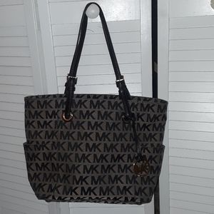 Micheal Kors logo bag